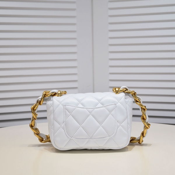 シャネルバッグ側面デザイン